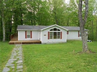 1128 Nesbit St, Vandergrift, PA 15690