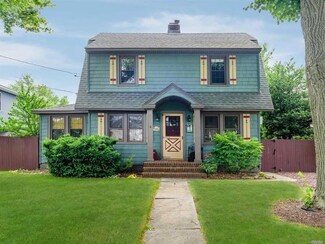 10 Central Pkwy, Merrick, NY 11566