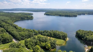 23920 Beers Rd, Mesick, MI 49668