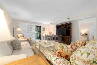 650 E Greenwich Ave Unit 7-109, West Warwick, RI 02893