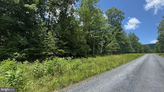2 Hunter Rd, Maurertown, VA 22644