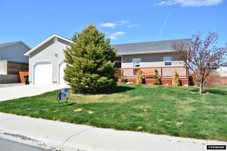 418 Emigrant Dr, Glenrock, WY 82637