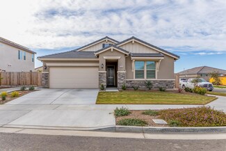 1043 W Porter Ave, Visalia, CA 93291
