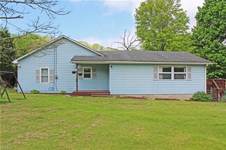 34 Benson Ln, Wellsburg, WV 26070