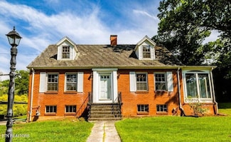 1210 Chilhowee Ave, Maryville, TN 37801