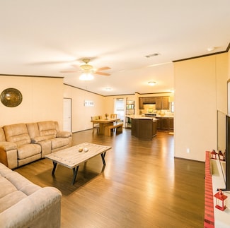 149 High Meadows Dr, Gonzales, TX 78629