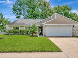 15227 Mcconn St, Webster, TX 77598