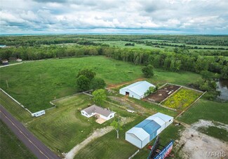 24265 Vinyard Rd, Cuba, MO 65453