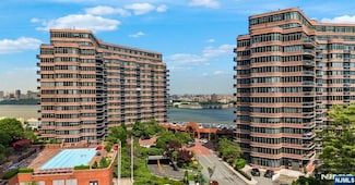 100 Carlyle Dr Unit 9DN, Cliffside Park, NJ 07010
