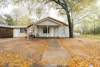 298 E Chestnut Ave, Crestview, FL 32539