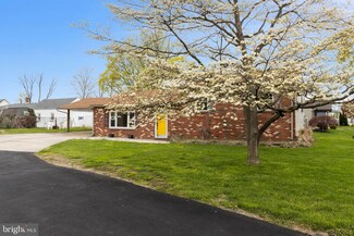 1307 Randall Ave, Levittown, PA 19057