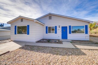 4005 Sierra Vista Dr, Farmington, NM 87402