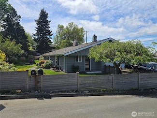 1012 9th Ave N, Edmonds, WA 98020