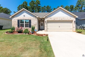 152 Sourwood Ln, Byron, GA 31008