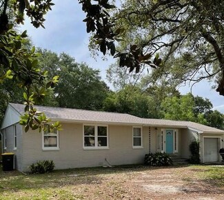 248 Greenbrier Dr NE, Fort Walton Beach, FL 32547