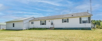 9642 Long Lake Rd, Montgomery, MI 49255