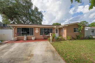 6741 Garfield St, Hollywood, FL 33024
