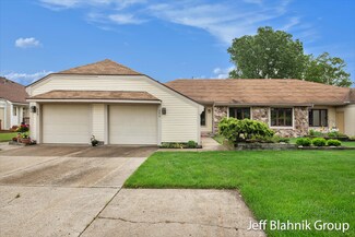 296 Rolling Greene Dr NW, Grand Rapids, MI 49534