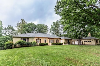 218 Walton Dr, Appomattox, VA 24522