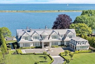 25 Brewster Ln E, Setauket, NY 11733