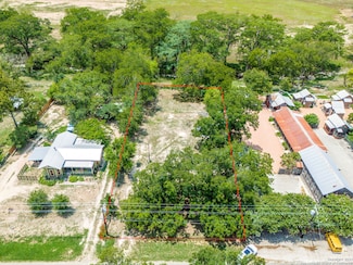 609 Water St, Comfort, TX 78013