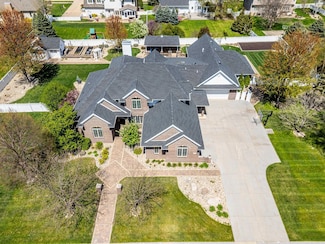 1944 Kitty Hawk Dr, Waterloo, IA 50701