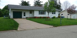 602 Fairlane St, Dysart, IA 52224