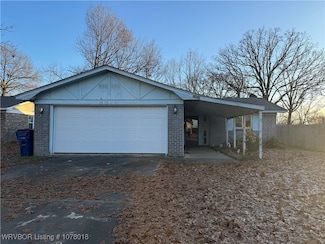 8814 Fresno St, Fort Smith, AR 72903