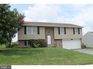 107 Sweetwater Ln, Newmanstown, PA 17073