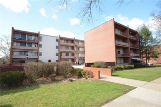 446 Hoodridge Dr Unit 404, Pittsburgh, PA 15234