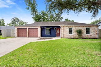 5000 Old Castle Ln, Dickinson, TX 77539