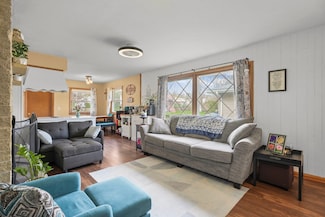 2 Riverdale Cir, Watertown, WI 53094
