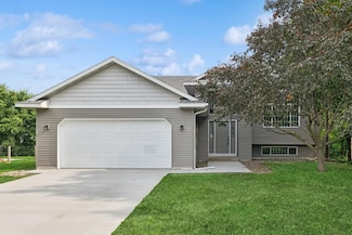 9518 River Forest Dr, Monticello, MN 55362