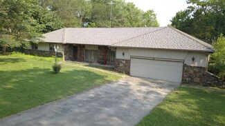 303 E Leighton St, Frontenac, KS 66763