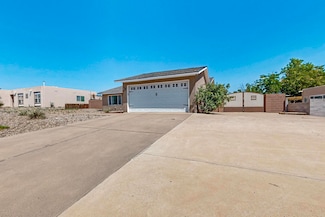 5905 Unitas Ln NW, Albuquerque, NM 87114