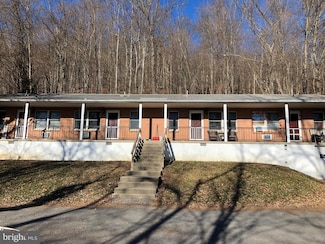 40 Touchdown Alley, Berkeley Springs, WV 25411