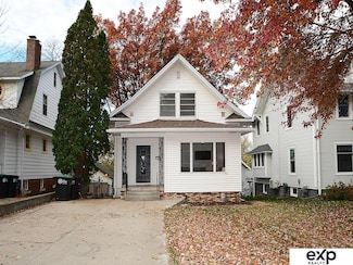 918 S 38th St, Omaha, NE 68105