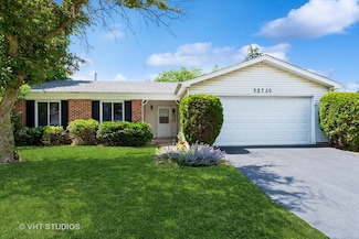 5S730 Malibu Ln, Naperville, IL 60540