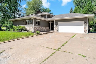 5105 Balsam Ln N, Plymouth, MN 55442