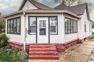 104 E Johnson Ave, West Terre Haute, IN 47885