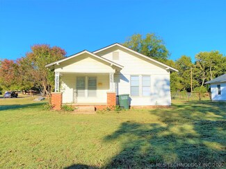 310 S 4th Ave, Madill, OK 73446