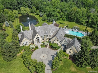 5537 Orchard Ridge Dr, Rochester, MI 48306