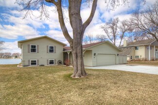 69 Point Dr, Waconia, MN 55387