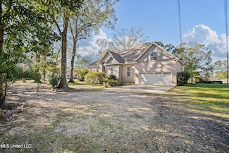 3219 Choctaw Ave, Moss Point, MS 39563