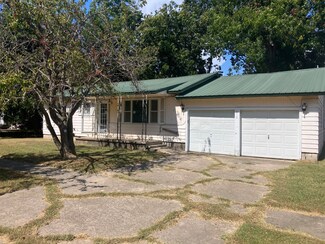 619 Locust St, Chetopa, KS 67336
