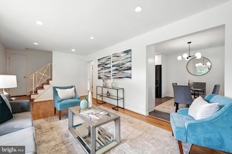 6910 Barnack Dr, Springfield, VA 22152
