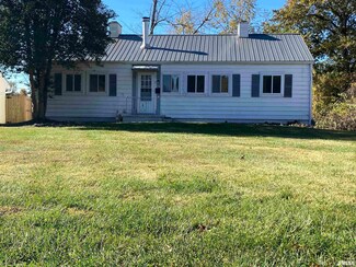 34 Circle Dr, Centralia, IL 62801
