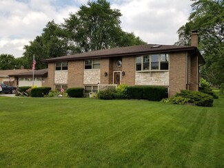 9229 S 78th Ave, Hickory Hills, IL 60457