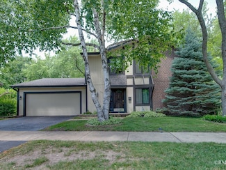 780 Chisholm Trail, Roselle, IL 60172