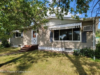 607 Dakota St N, Elgin, ND 58533